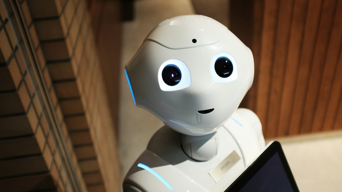 Laboratuvar ortamında insansı robotik ve fiziksel yapay zeka simülasyonları geliştiren mühendisler
